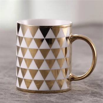 Altın seramik seyahat kahve kupa High-end ingiliz tarzı ışık lüks kişiselleştirilmiş su bardağı kahvaltı süt kahve fincanları ve kupalar