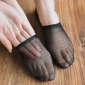 Komik Güzel Düz Renk Şerit Ayak Bileği Düşük Kesim Terlik Yaz Dantel İnce Örgü Görünmez Silikon Tekne Çorap Kadınlar için Ucuz Ürünler