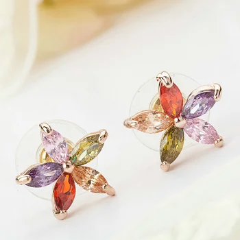 Manxiuni Sevimli Çiçek Kristal düğme küpe Kaplamalı Parlak Avusturyalı Kübik Zirkonya Trendy Altın Renk Takı Kadınlar için