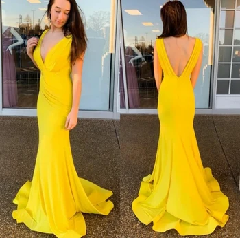 Seksi Uzun V Yaka Sarı Saten balo kıyafetleri Pleats Mermaid Sweep Tren Backless Abendkleider Elbiseler de Soirée Kadınlar için