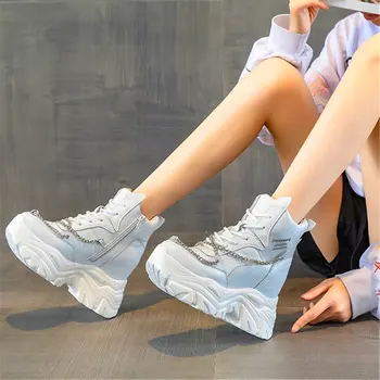 Inxreasıng Yüksekliği Moda Sneakers Kadın Hakiki Deri yarım çizmeler Platformu Kama Yüksek Topuklu Zincir Creepers parti ayakkabıları
