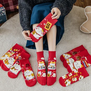 Kadın Yeni Yıl Kırmızı Renk Çorap Sevimli Karikatür Şanslı Kedi Çorap Moda Rahat Orta Tüp Pamuk Çorap
