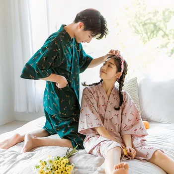 Yaz 2021 Yeni Çift Pijama Japon Kimono İnce Ev Giysileri erkek ve kadın V Yaka Çiçek Yarım Diz Boyu İki parçalı Set
