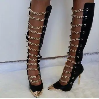 Seksi Stil Kadın Altın Metal Sivri Burun Stiletto ayakkabılar Oymak Zincir Dekorasyon Diz Yüksek Uzun Çizmeler Sandalet Kesip çizmeler
